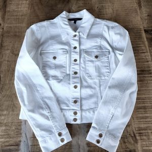 ✨️NWOT WHBM white jeans jacket w gold button